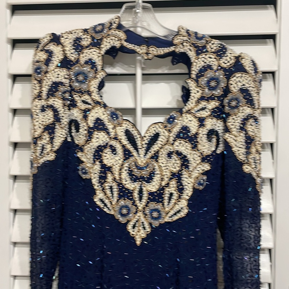 Landa 100% Silk Size 8 Navy Long Sleeve Sequined Gown